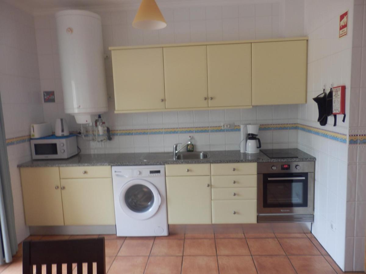 Bel Appartement Au Bord De La Mer De Porto De Mos Лагос Екстериор снимка